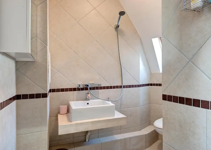 Super Center, Modern Under The Stars * ブルガス