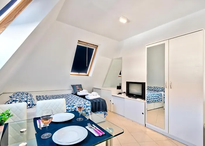 Super Center, Modern Under The Stars * ブルガス